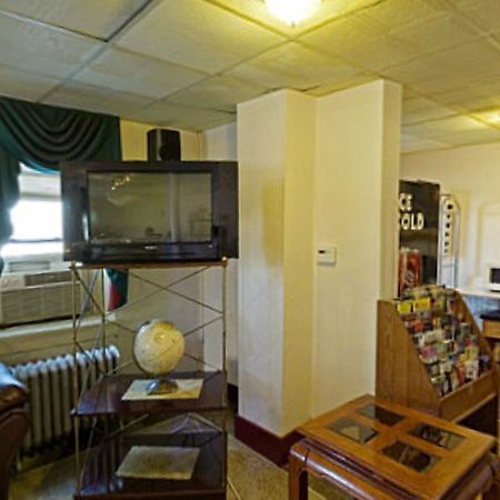 Americas Best Value Inn Dearborn Exterior foto