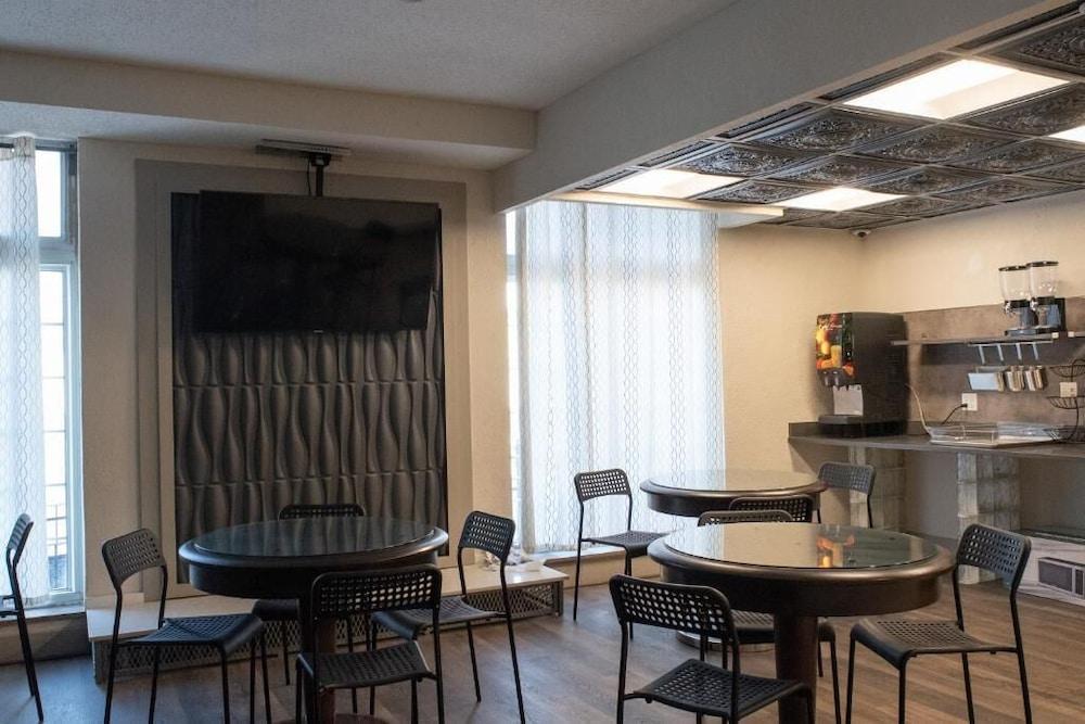 Americas Best Value Inn Dearborn Exterior foto